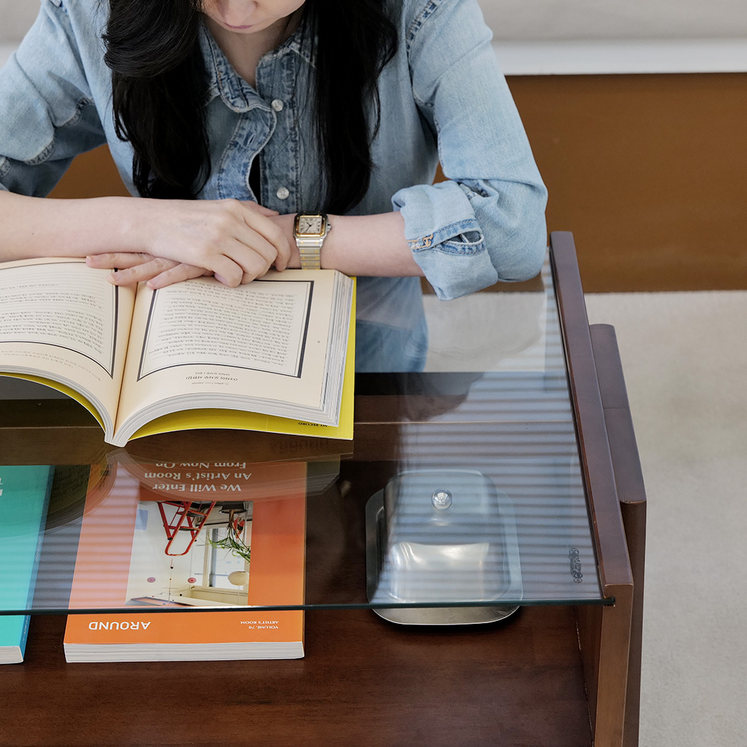 자야캠핑 오울루 2단 원목 좌식 거실 카페 유리 소파 테이블 월넛 1200