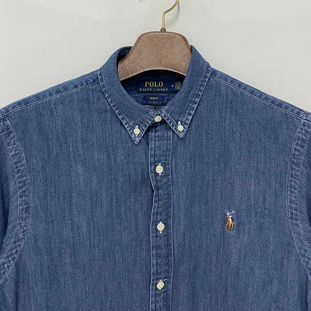 [더팩토리](당일) [RALPH LAUREN] 24FW 폴로 랄프 로렌 포니 자수 로고 데님 셔츠 / 데님 (710548539 001) : 논현 더팩토리 명품편집샵