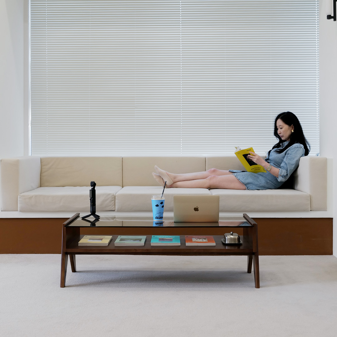 자야캠핑 오울루 2단 원목 좌식 거실 카페 유리 소파 테이블 월넛 1200