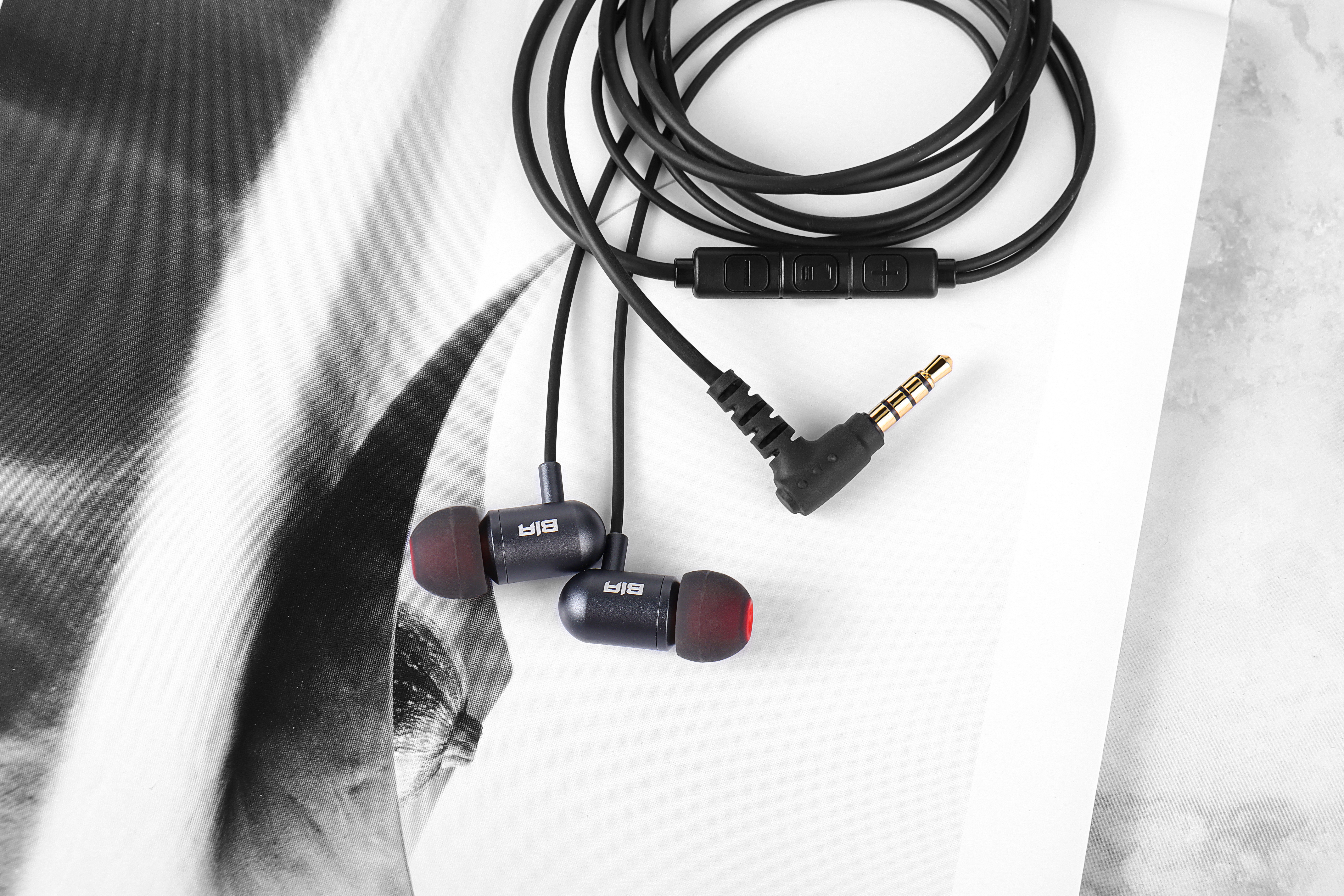 [크리스마스 특별행사] 비아 BE100 유선 인이어 이어폰