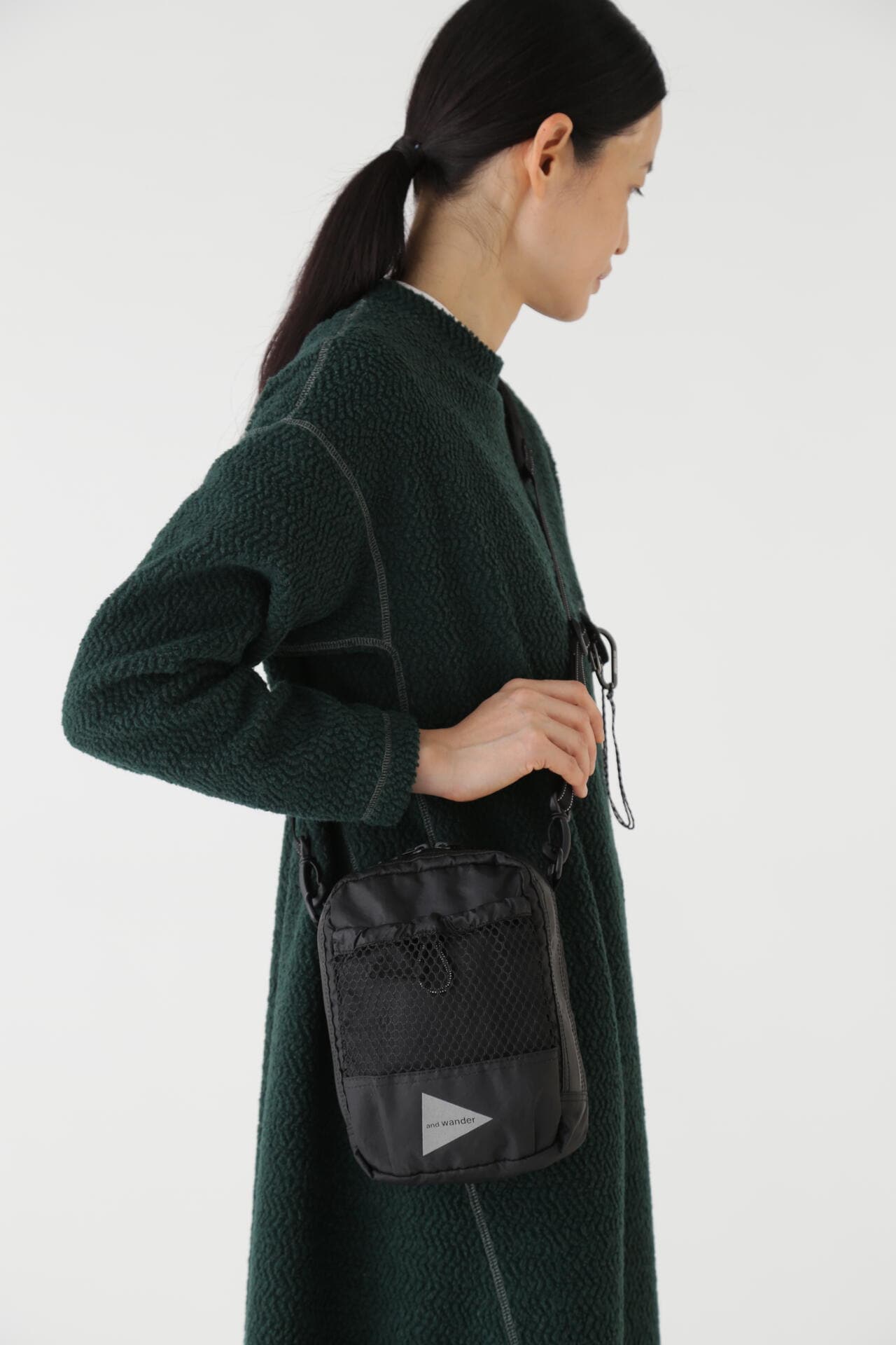 앤드원더 숄더백 ECOPAK sholder pouch 남녀공용 크로스백 파우치 가방 고프코어룩 5744975195F040 - 상세 이미지 5