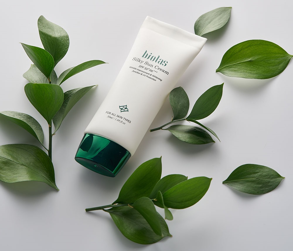 [비올라스]실키선크림 SPF50+PA++++50ml/대마햄프,대마엑소좀,특허탄성리포좀,NMN역노화성분,자외선차단,피부보호,피부침착과검은버섯도제거해주는 기적의화장품 - 상품 이미지