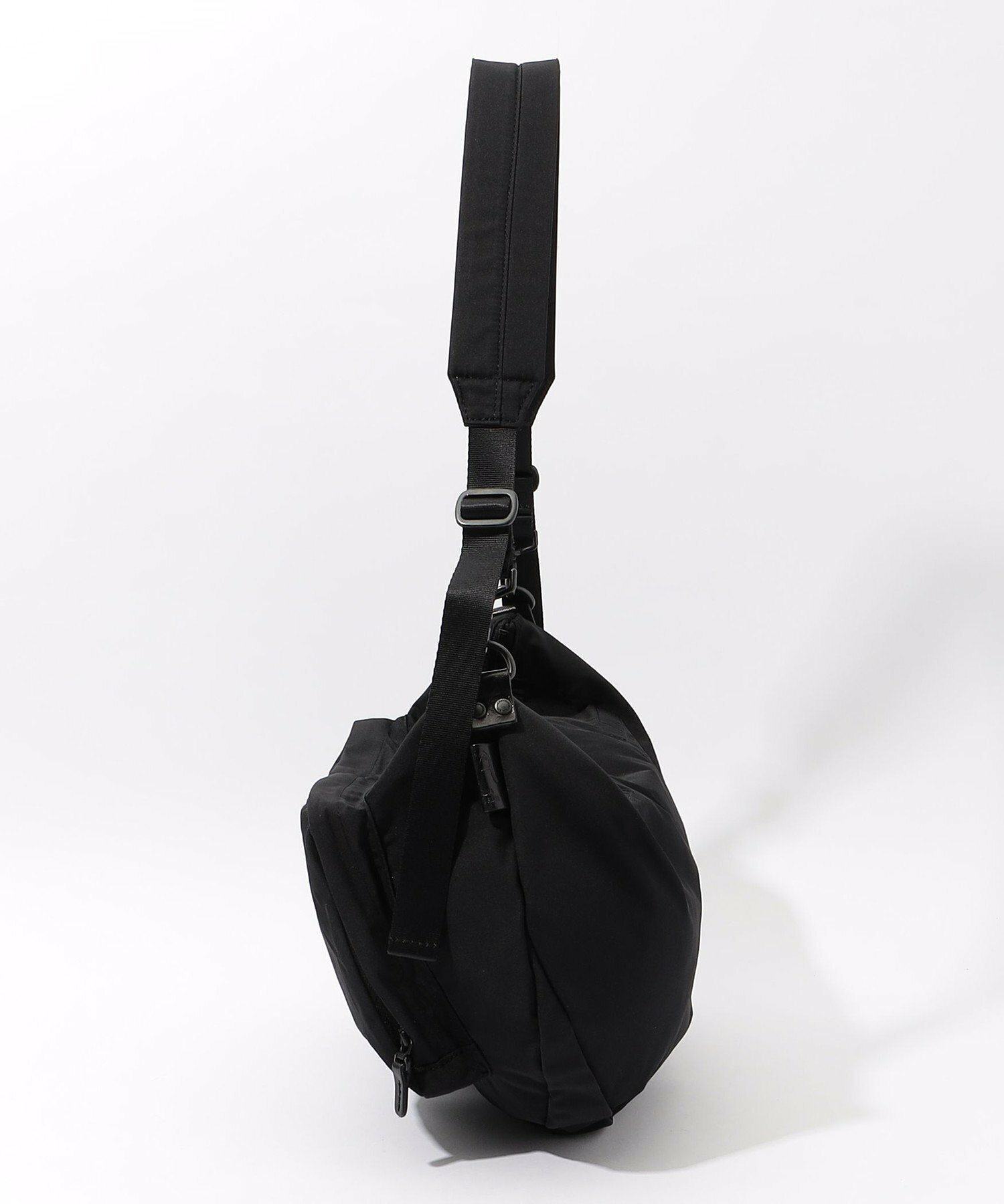 아미아칼바 AMIACALVA GABARDINE BODY BAG 개버딘 바디백 블랙 - 상세 이미지 2