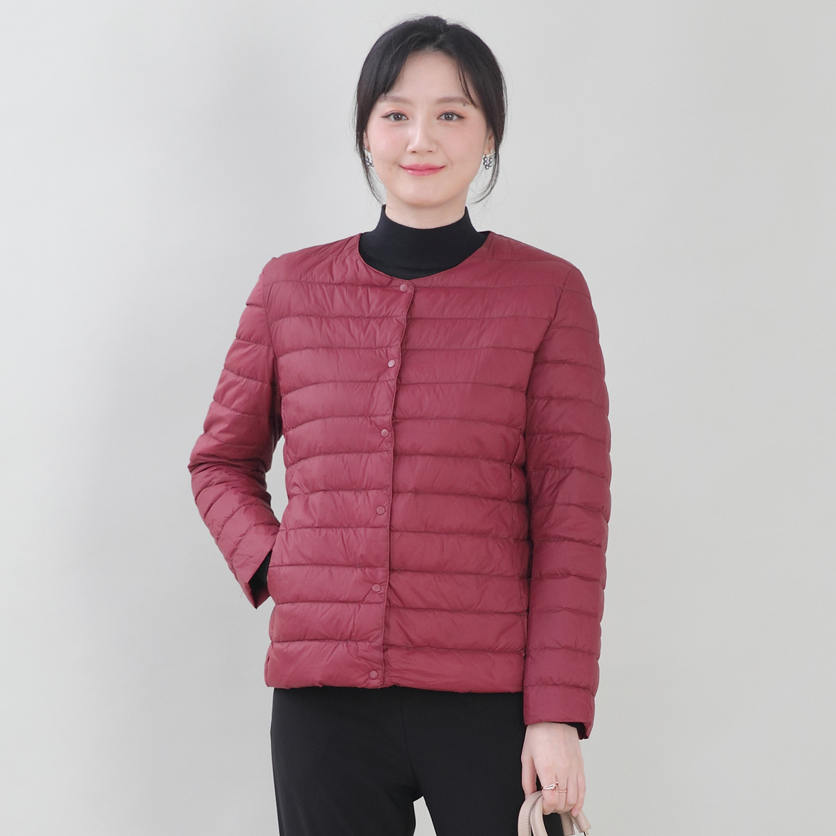 엄마옷 밀크 넥변형가능 브이 라운드 오리털 초경량 똑딱이 봄 가을 패딩 점퍼 J08150 - 상세 이미지 3