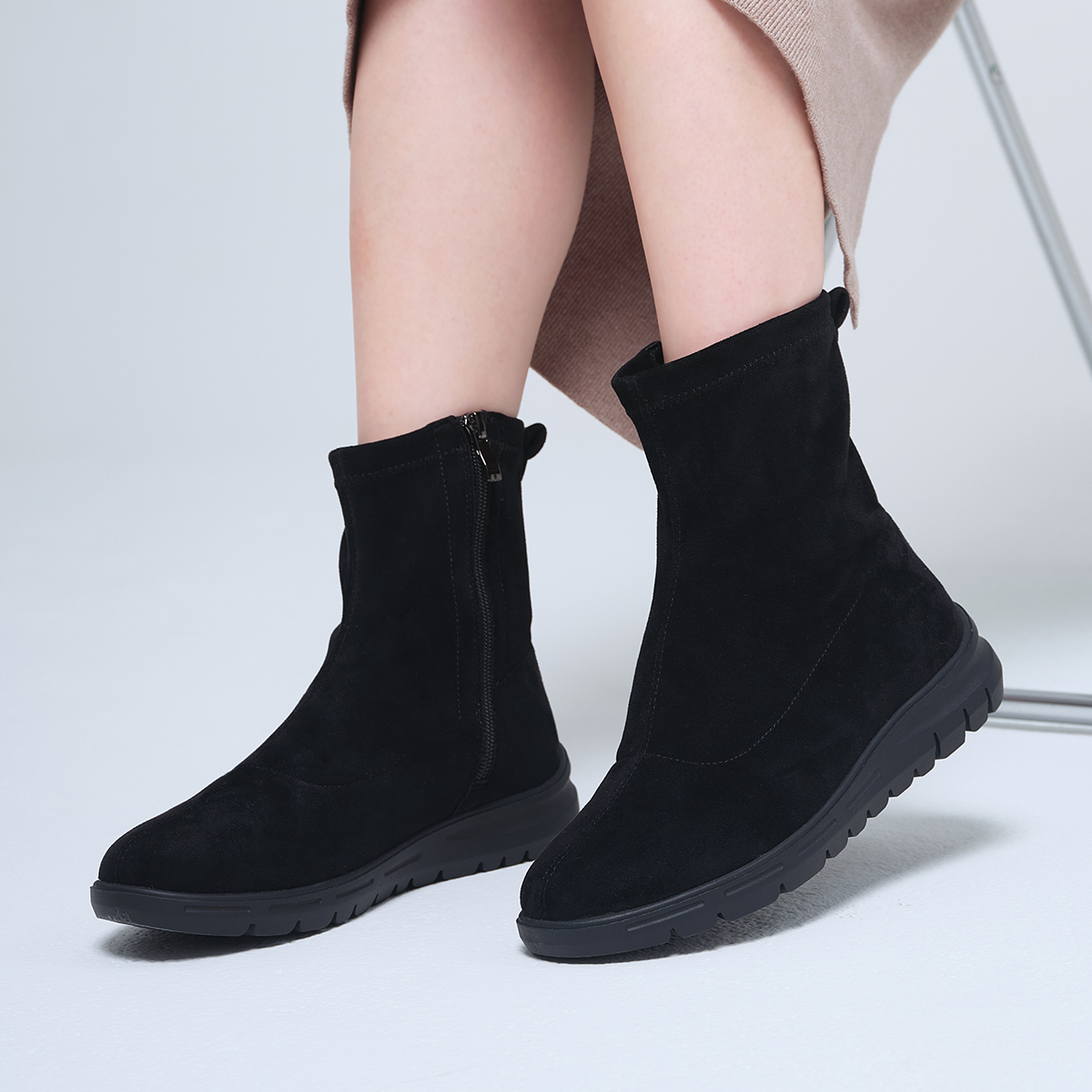 [기모안감] 230~255 데이워크 발편한 아치깔창 여성 앵클 스판 부츠 코이 블랙스웨이드 DW30051-BKS - 상세 이미지 2