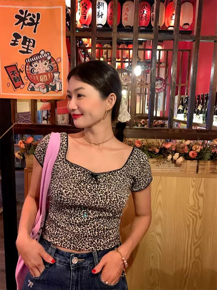 스퀘어넥 레오파드 크롭티 반팔 힙한 스트릿 캐주얼 디자인 예쁜핏 디자인 패션 - 상세 이미지 4