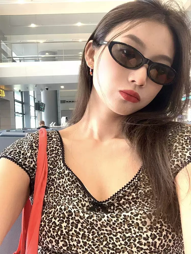 스퀘어넥 레오파드 크롭티 반팔 힙한 스트릿 캐주얼 디자인 예쁜핏 디자인 패션 - 상세 이미지 2