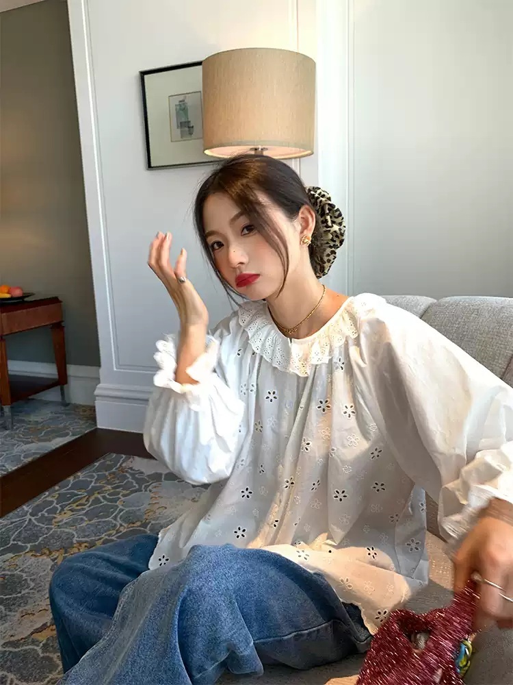 라운드넥 순면 펀칭블라우스 꽃자수 프릴포인트 고급 중년여성 루즈핏 화이트 - 상세 이미지 2