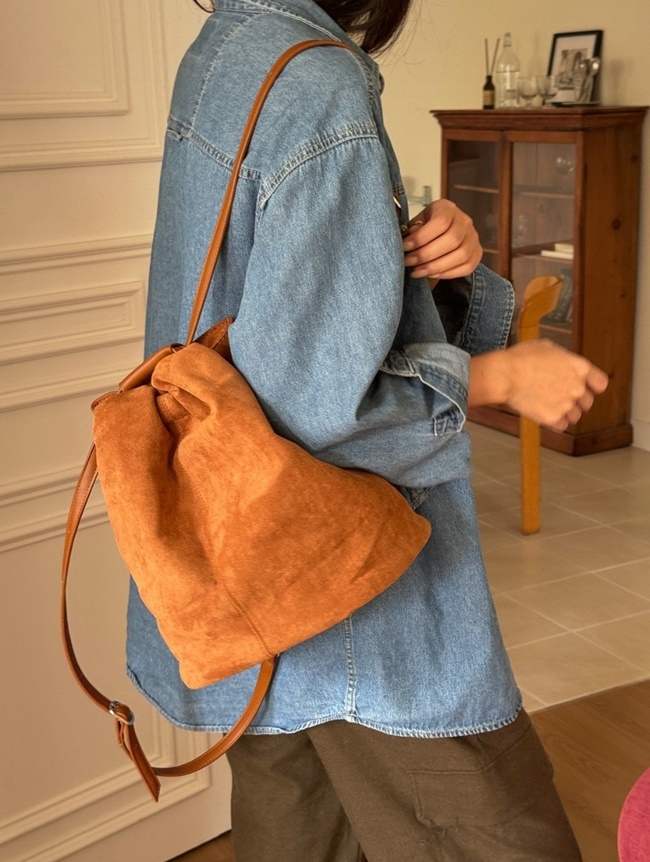 가죽 레더 페이크 스웨이드 스퀘어 백팩 캐쥬얼 복조리가방