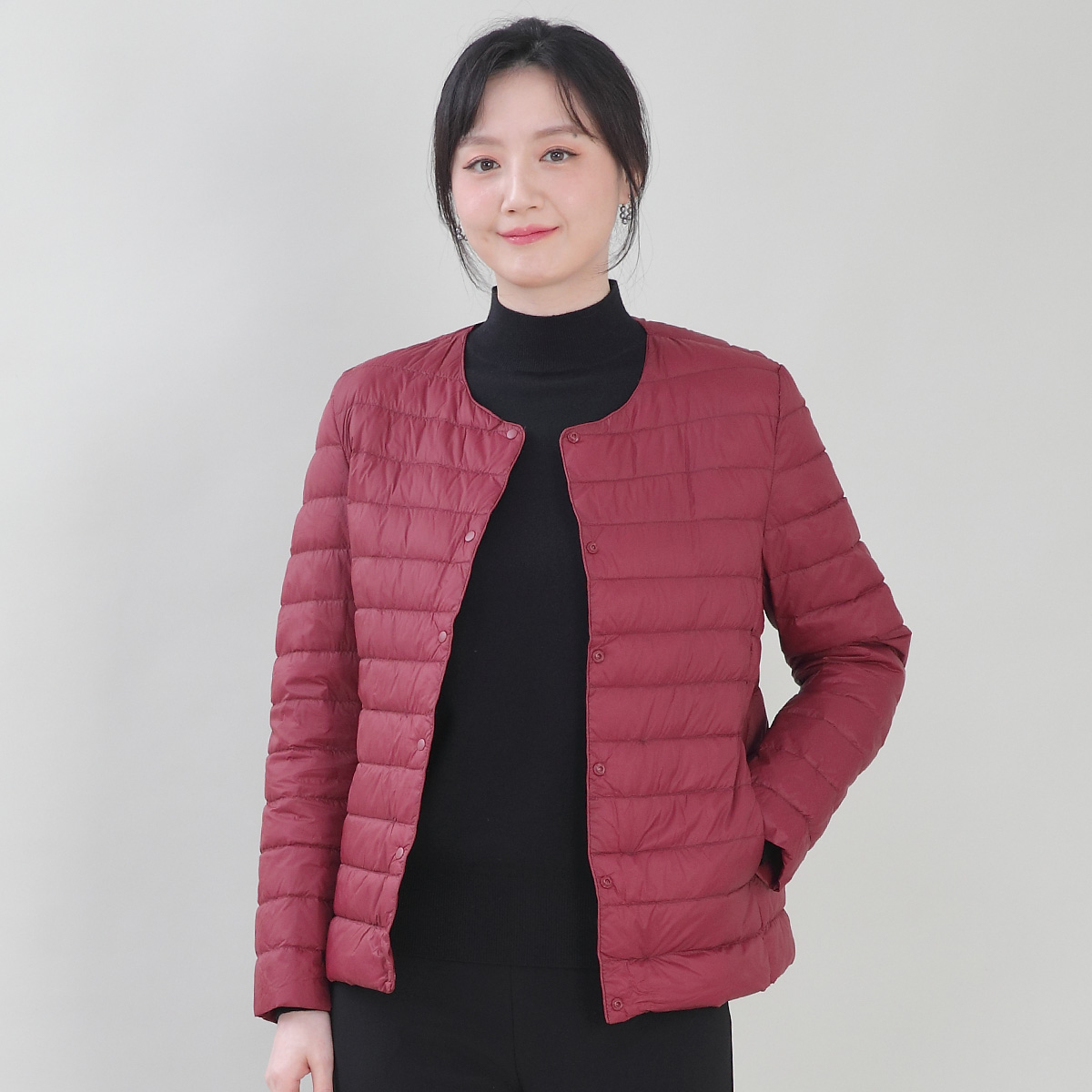 엄마옷 밀크 넥변형가능 브이 라운드 오리털 초경량 똑딱이 봄 가을 패딩 점퍼 J08150 - 상품 이미지