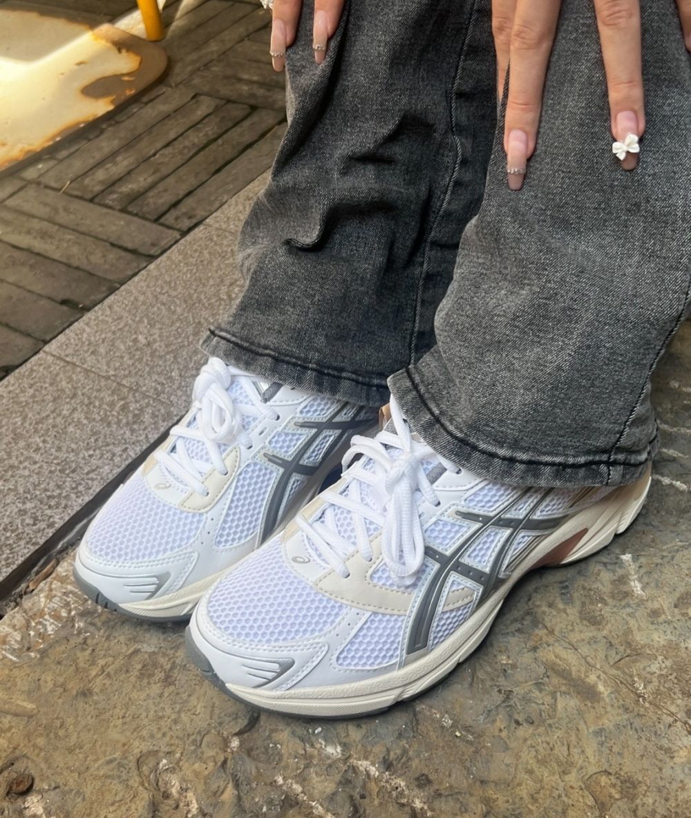 아식스 Gel 1130 화이트 클레이 그레이 1201A256-112 - 상품 이미지