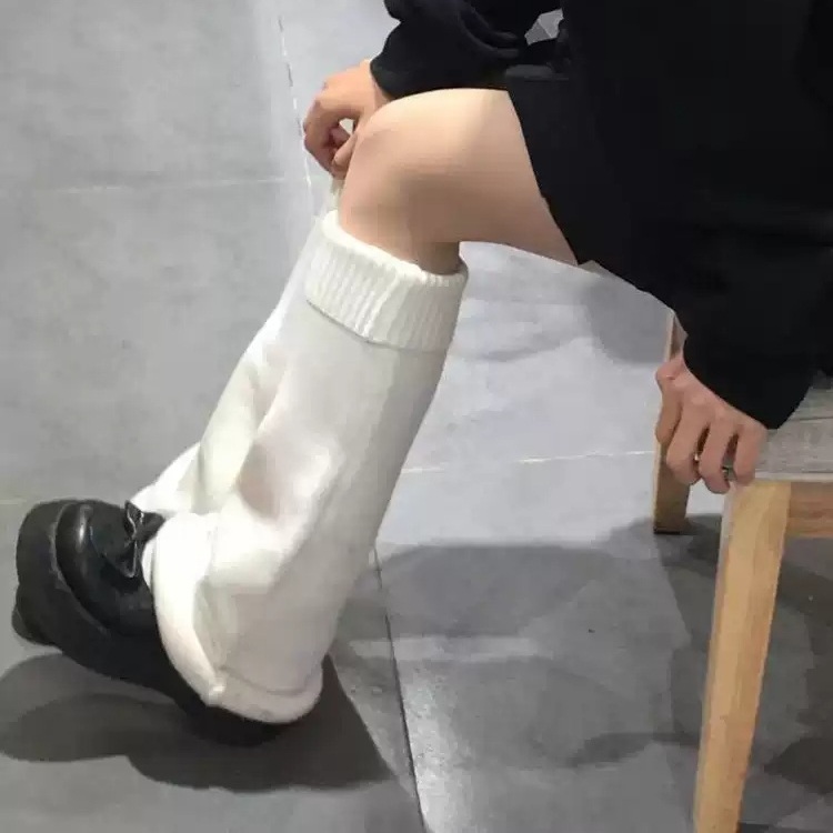 에스파 윈터 양말 장목 인스타그램 y2k 다리 커버 의상 옷 패션 - 메인 이미지