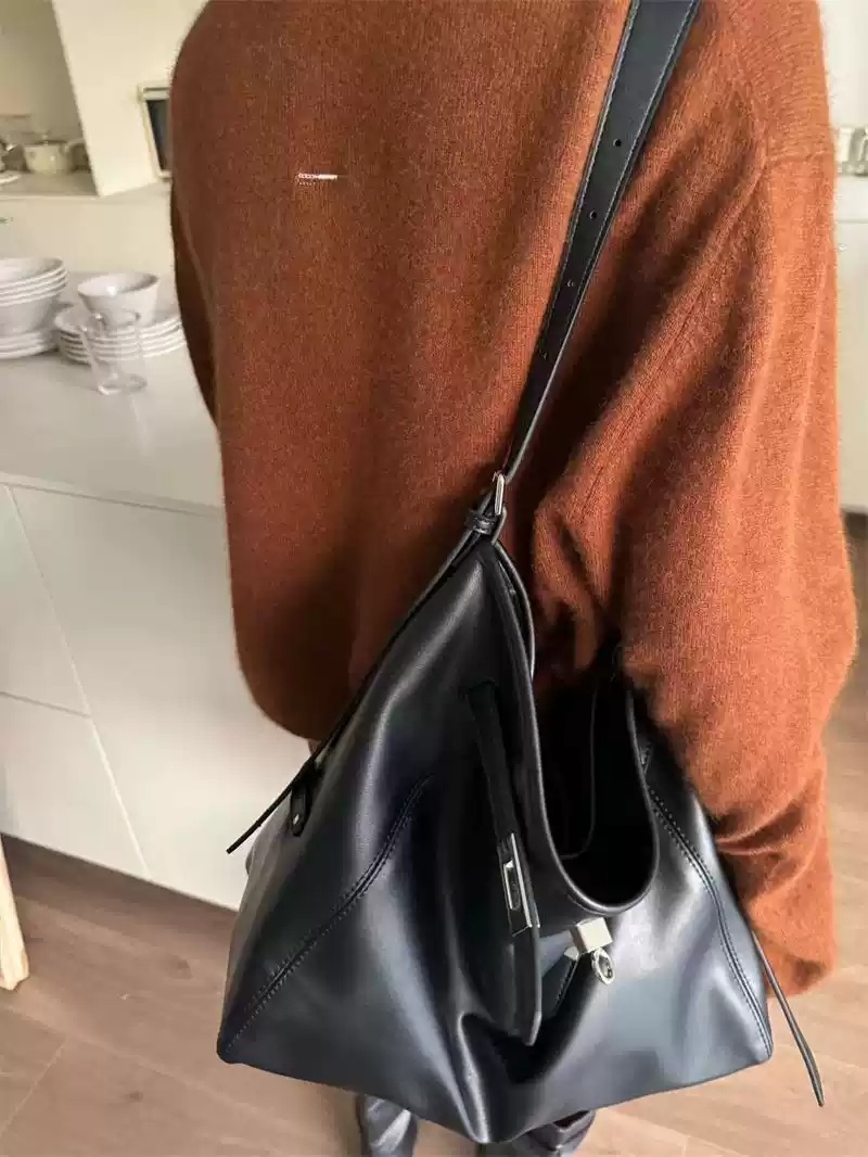 강한나 니트 티셔츠 인스타그램 간절기 라운드넥 의상 옷 패션 - 상세 이미지 3