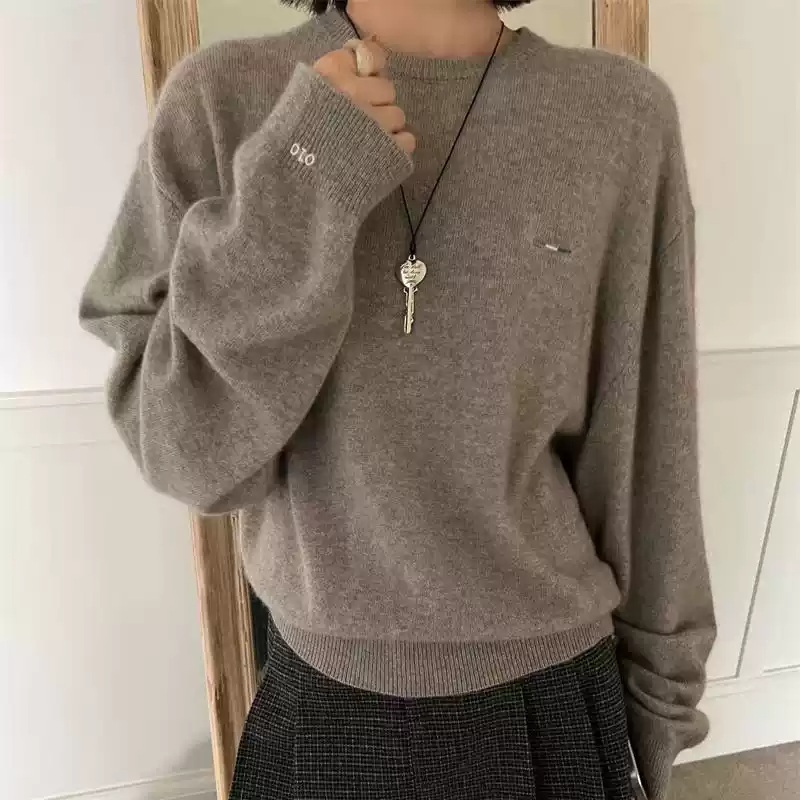강한나 니트 티셔츠 인스타그램 간절기 라운드넥 의상 옷 패션 - 상품 이미지