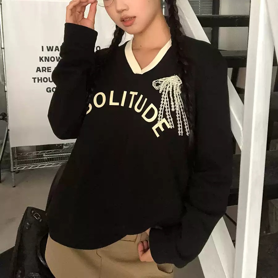 런닝맨 724화 지예은 티셔츠 긴소매 V넥 루즈핏 의상 옷 패션 - 상품 이미지