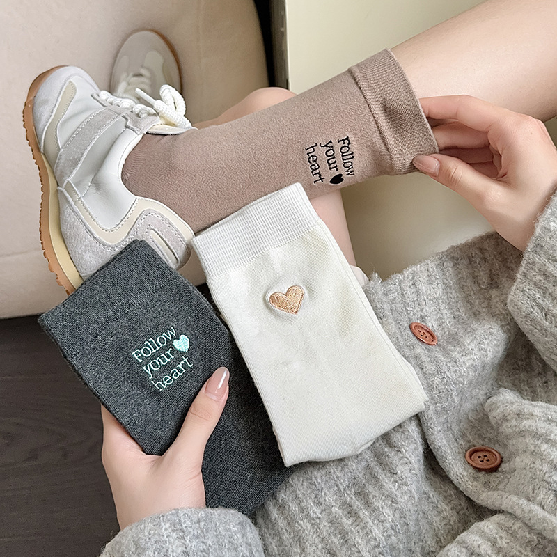 언밸런스 하트 양말 레터링 자수 데일리 루즈삭스 이미지 3