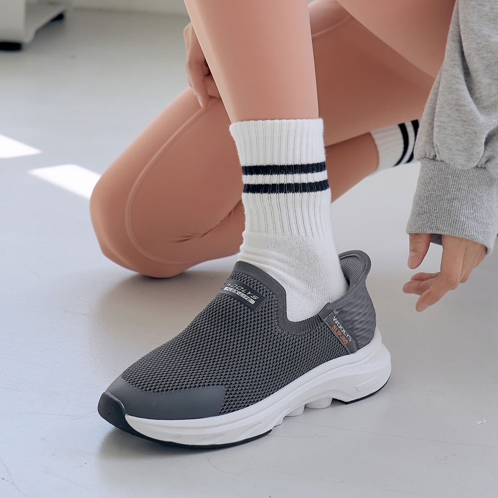 스포티한 디자인 인슬립 키높이 여성 슬립온 운동화 4cm - 메인 이미지