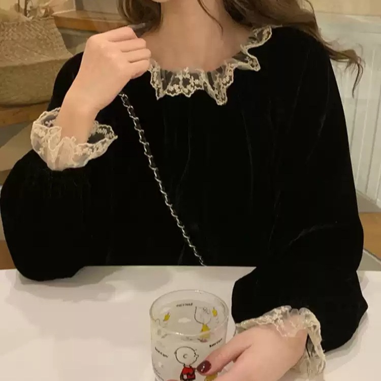 손나은 티셔츠 긴소매 공항패션 레이스 레이어드 의상 옷 패션 - 상품 이미지