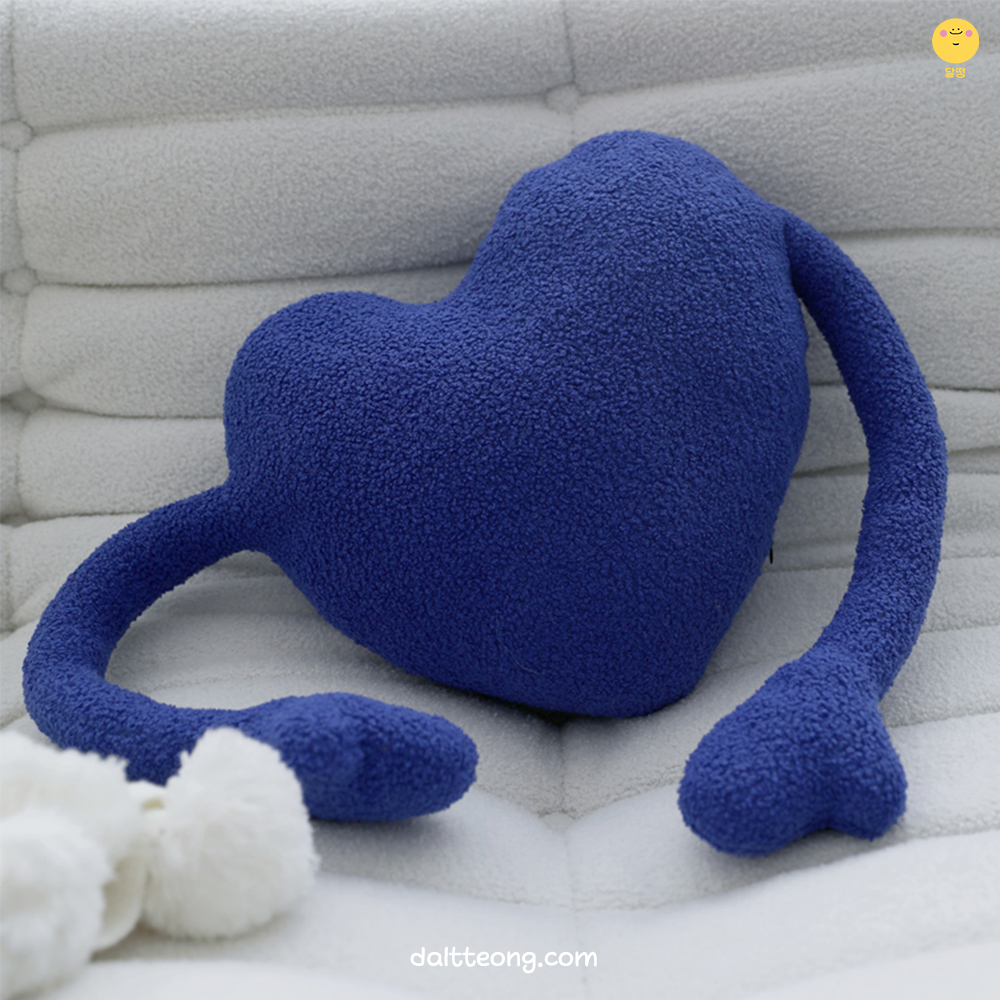 달떵 블루 하트 디자인A 쇼파 침대 쿠션 북유럽 인테리어 포인트 수입 고급 감성 패브릭