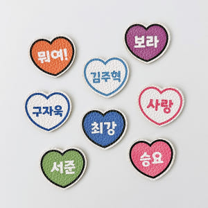 핑크캔디 하트와펜 가죽 네임택 브로치 뱃지 재접착스티커 야구가방꾸미기 솔직 후기 | 실사용자 리뷰 분석 - 상품 이미지 2