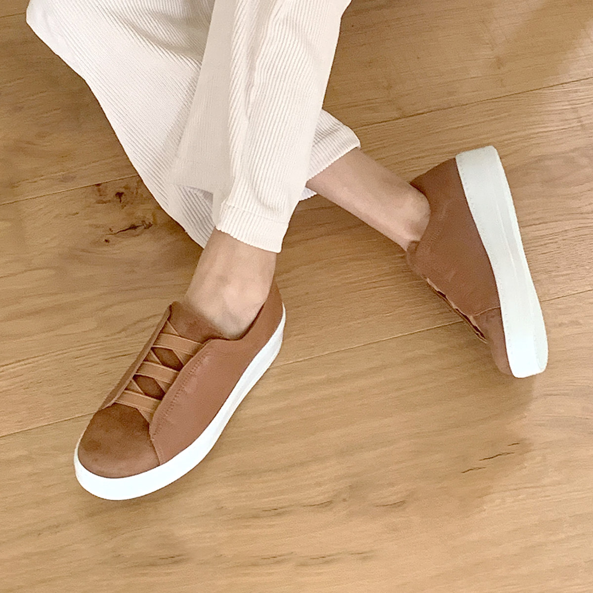 [GISSE 지쎄 직영몰] 천연가죽 여성수제화 통굽 슬립온 운동화 GIS-42206