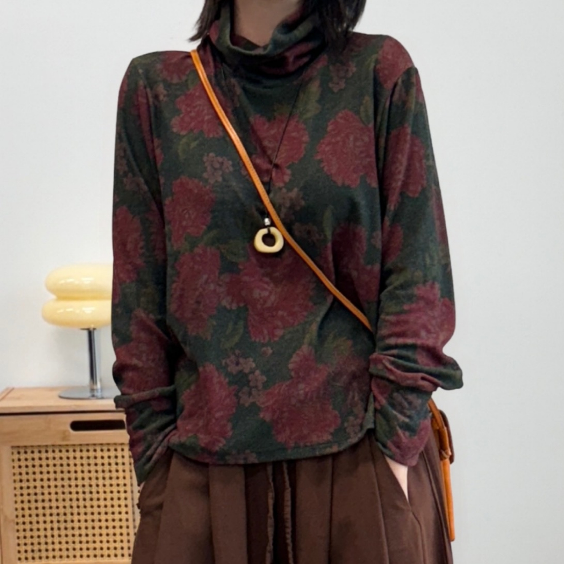가을 겨울 목폴라티 루즈핏 빈티지 꽃 폴라티 - 메인 이미지