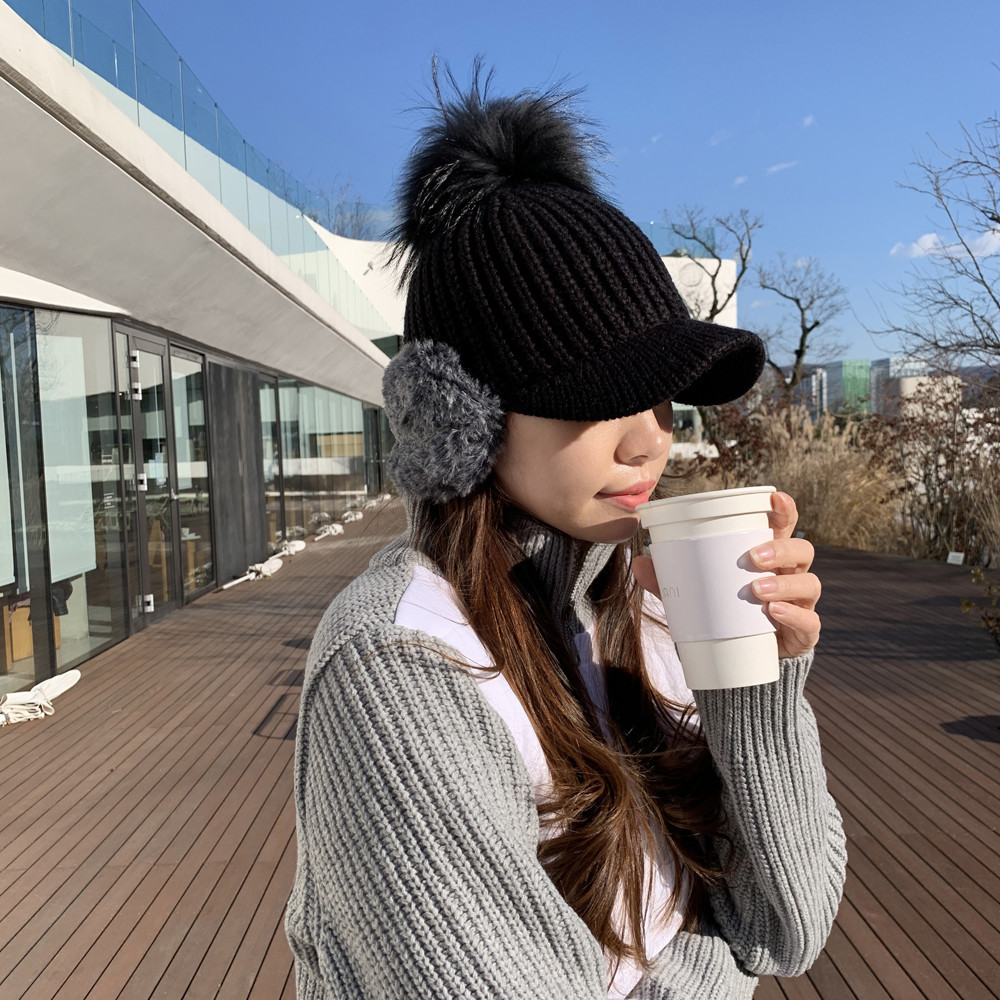 따뜻한 리얼 라쿤 방울 털모자 여성 니트 귀마개 겨울 털모자