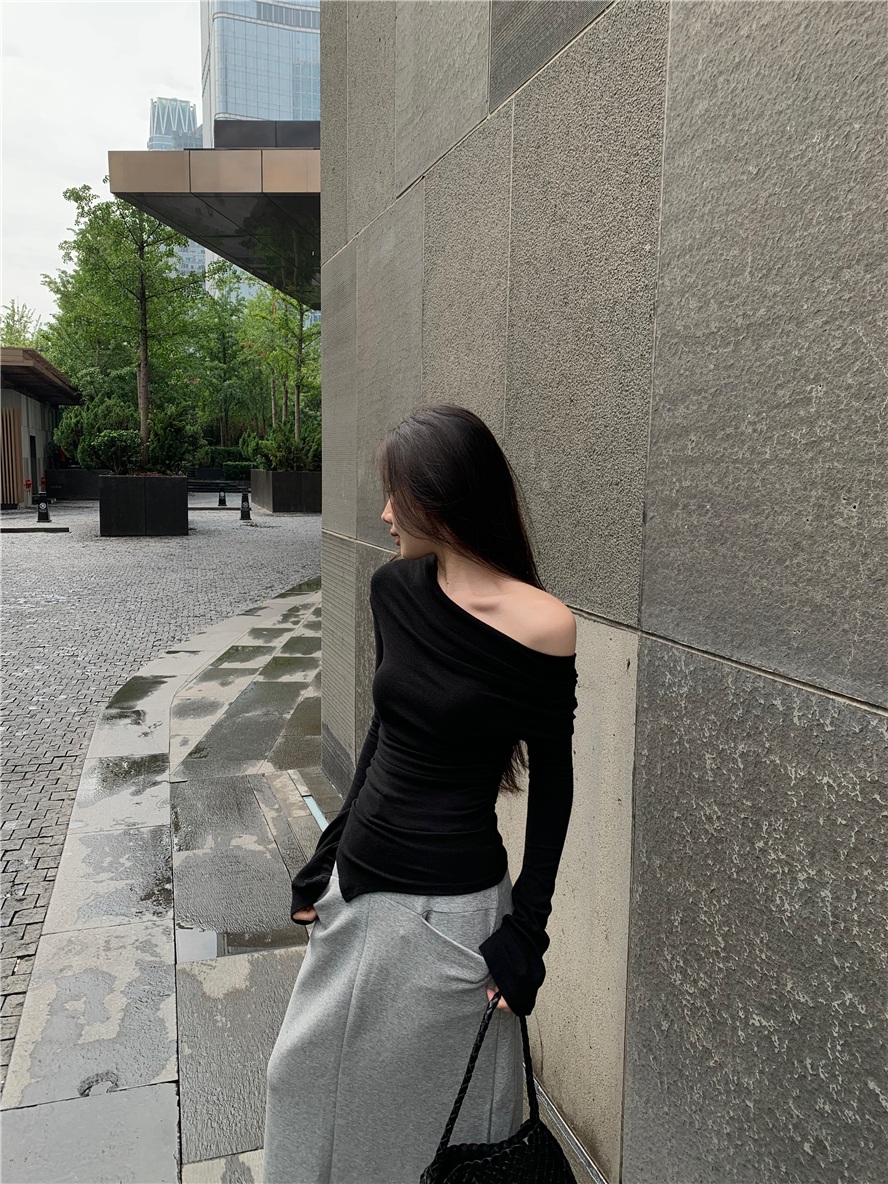 오프숄더 티셔츠 슬림핏 오블리크 플리츠 명품스타일 - 상세 이미지 3