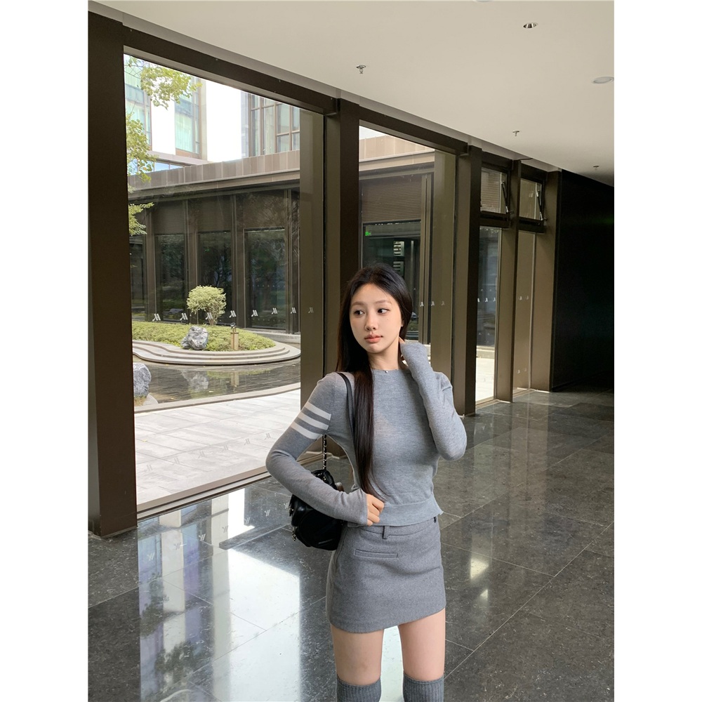 여성 삼선 라운드넥 긴팔 스웨터 슬림핏 - 상세 이미지 5