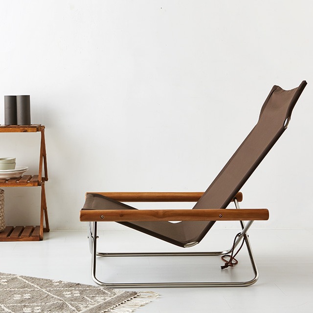 1인안락의자 낮은 무중력 휴식 원목 접이식 안락의자 브라운