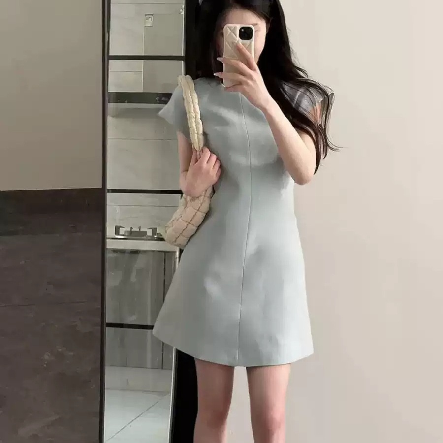 아일릿 모카 원피스 블루 공식유튜브 A라인 라운드넥 의상 옷 패션 - 메인 이미지