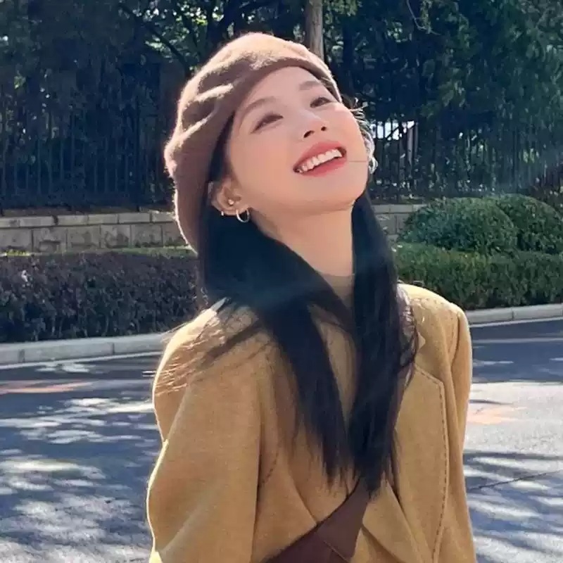 아일릿 원희 베레모 모자 공식유튜브 가을 복고풍 의상 옷 패션 - 상세 이미지 4