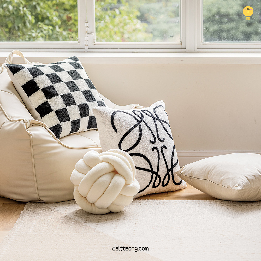 달떵 북유럽 벨벳 호박 거실 쇼파 쿠션 크림 모찌 꽃방석 포인트 둥근 원형 귀여운 침대