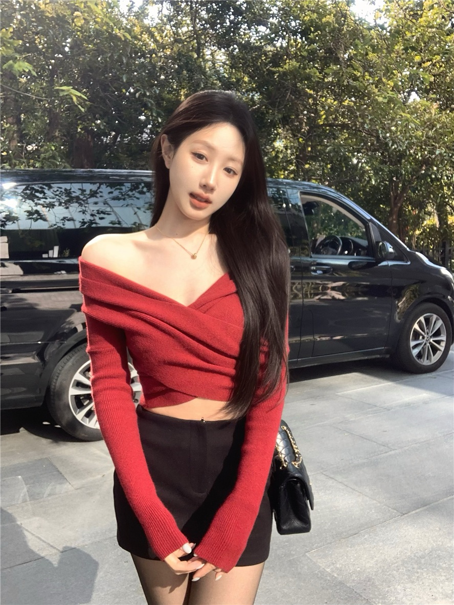 브이넥 오프숄더 스웨터 숏 랩스타일 니트 - 상세 이미지 4