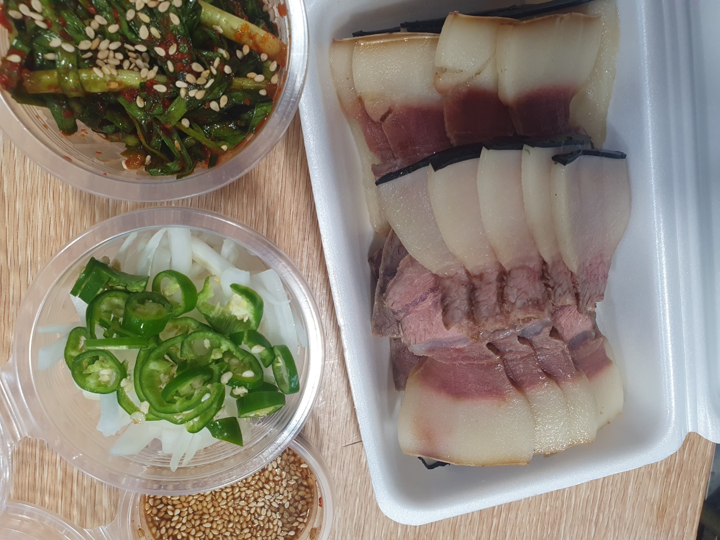 밍크 고래고기 100%냄새없는 밍크고래 수육 살코기 유명한 남천동 백경고래고기집 - 상품 이미지