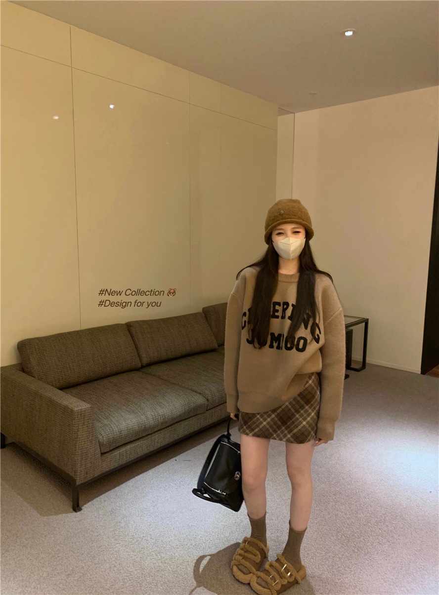 라운드넥 긴팔 루즈핏 스웨터 체크 스커트 세트 여성 레터링 - 상세 이미지 3