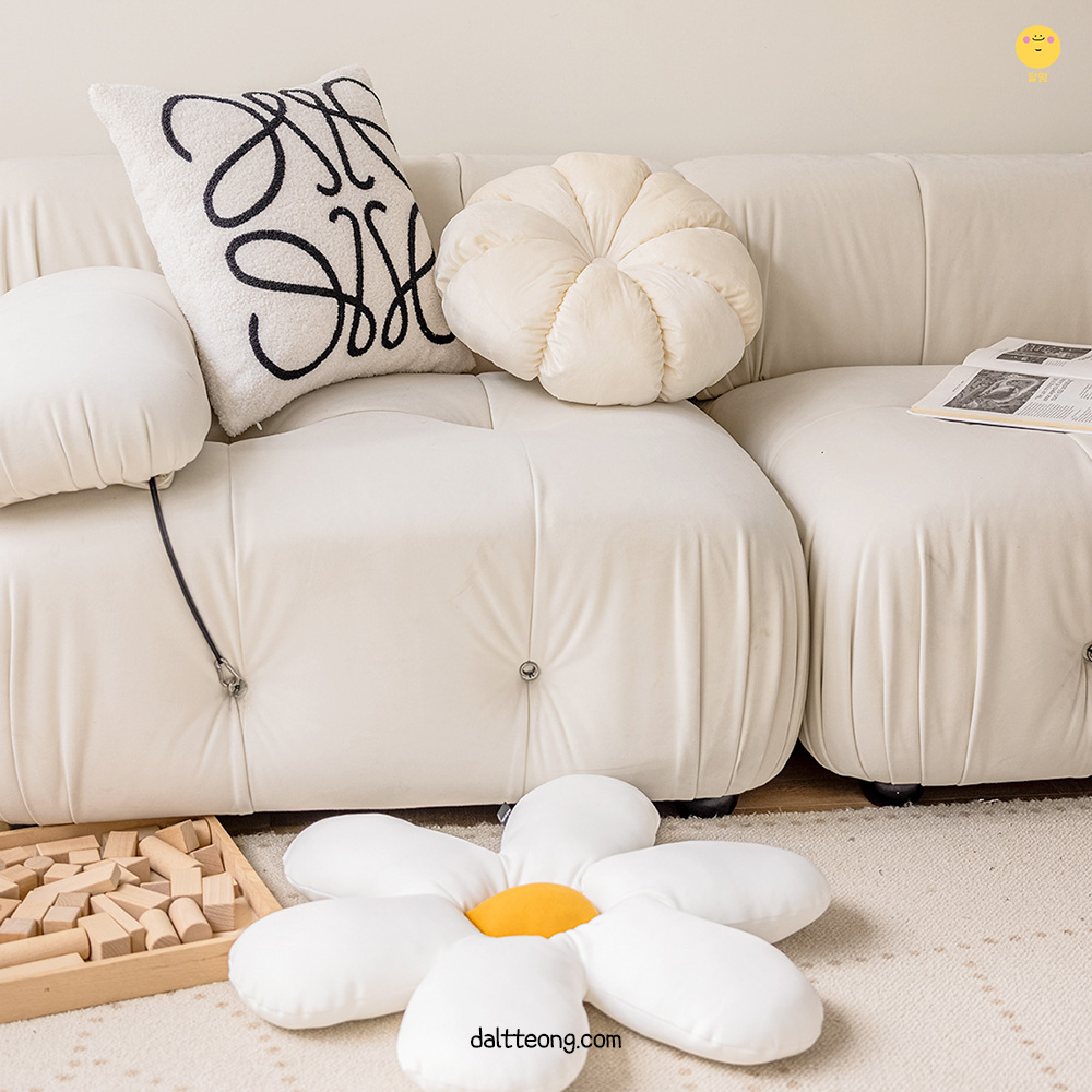 달떵 북유럽 벨벳 호박 거실 쇼파 쿠션 크림 모찌 꽃방석 포인트 둥근 원형 귀여운 침대