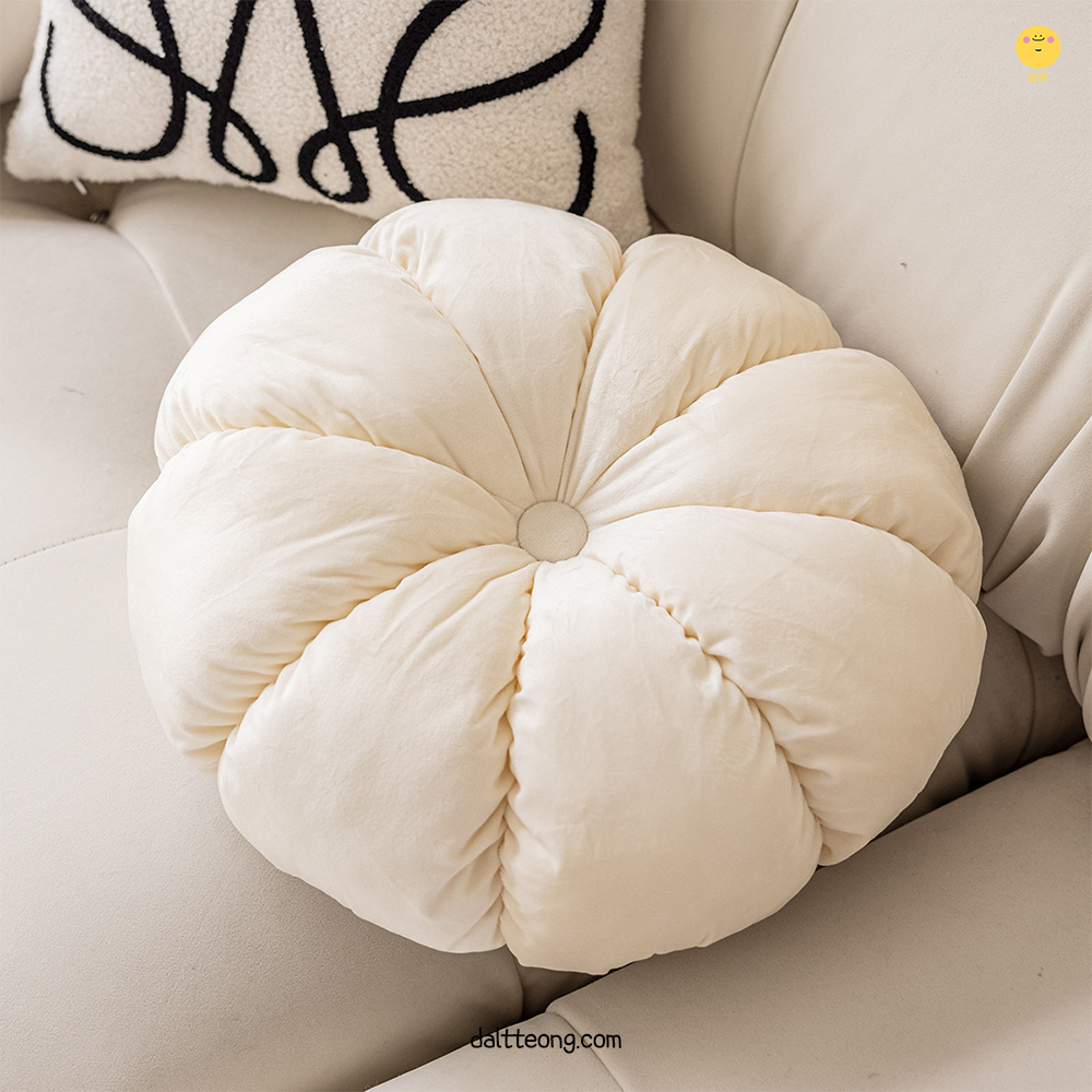 달떵 북유럽 벨벳 호박 거실 쇼파 쿠션 크림 모찌 꽃방석 포인트 둥근 원형 귀여운 침대