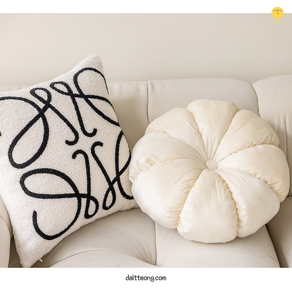 달떵 북유럽 벨벳 호박 거실 쇼파 쿠션 크림 모찌 꽃방석 포인트 둥근 원형 귀여운 침대