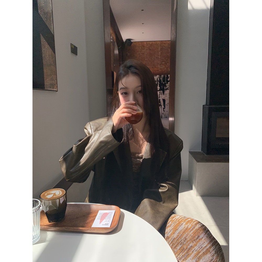 빈티지 PU 가죽 재킷 여성용 단색 버튼 디테일 플레어 포트 - 상세 이미지 5