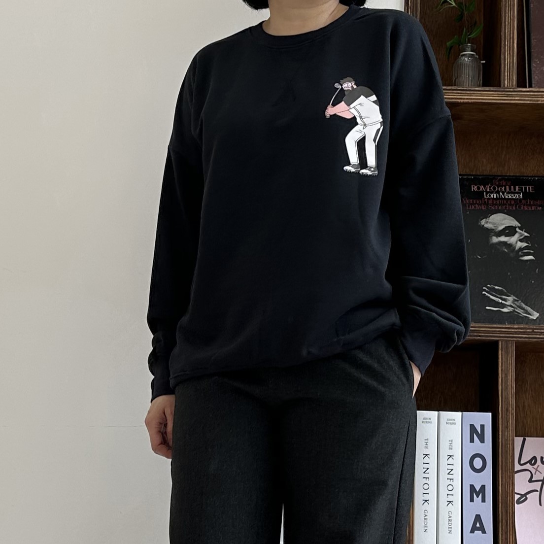 겨울 기모 안감 데일리 여성 맨투맨 티셔츠 레터링 라운드넥 오버핏 박시 블랙 그레이 - 상품 이미지