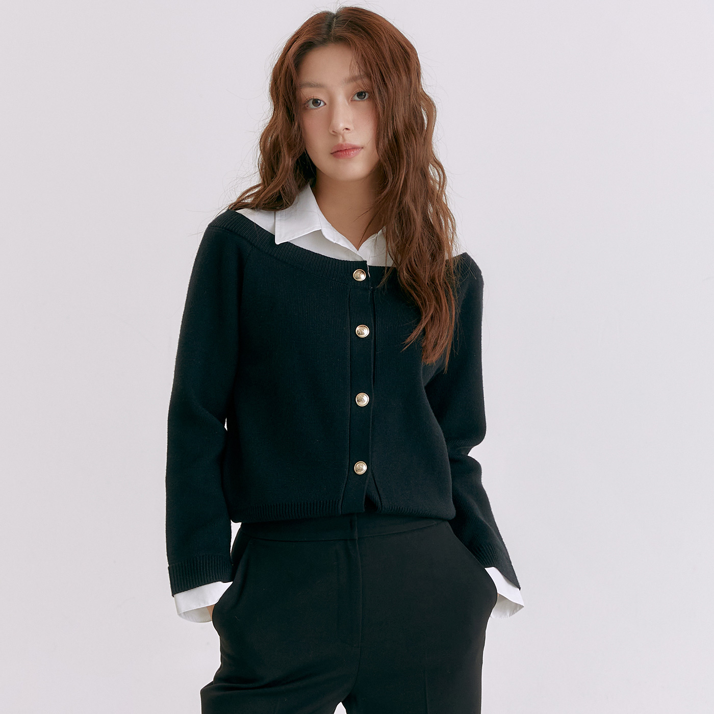 로엠 셔츠매칭 오프숄더 스웨터 RMKAE4TR27 : roem