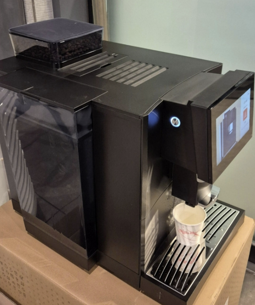 전자동커피머신기 업소용 자동커피머신 병원 사무실 회사 미용실 식당 골프장 블랙 원두 칼렘 이미지 4