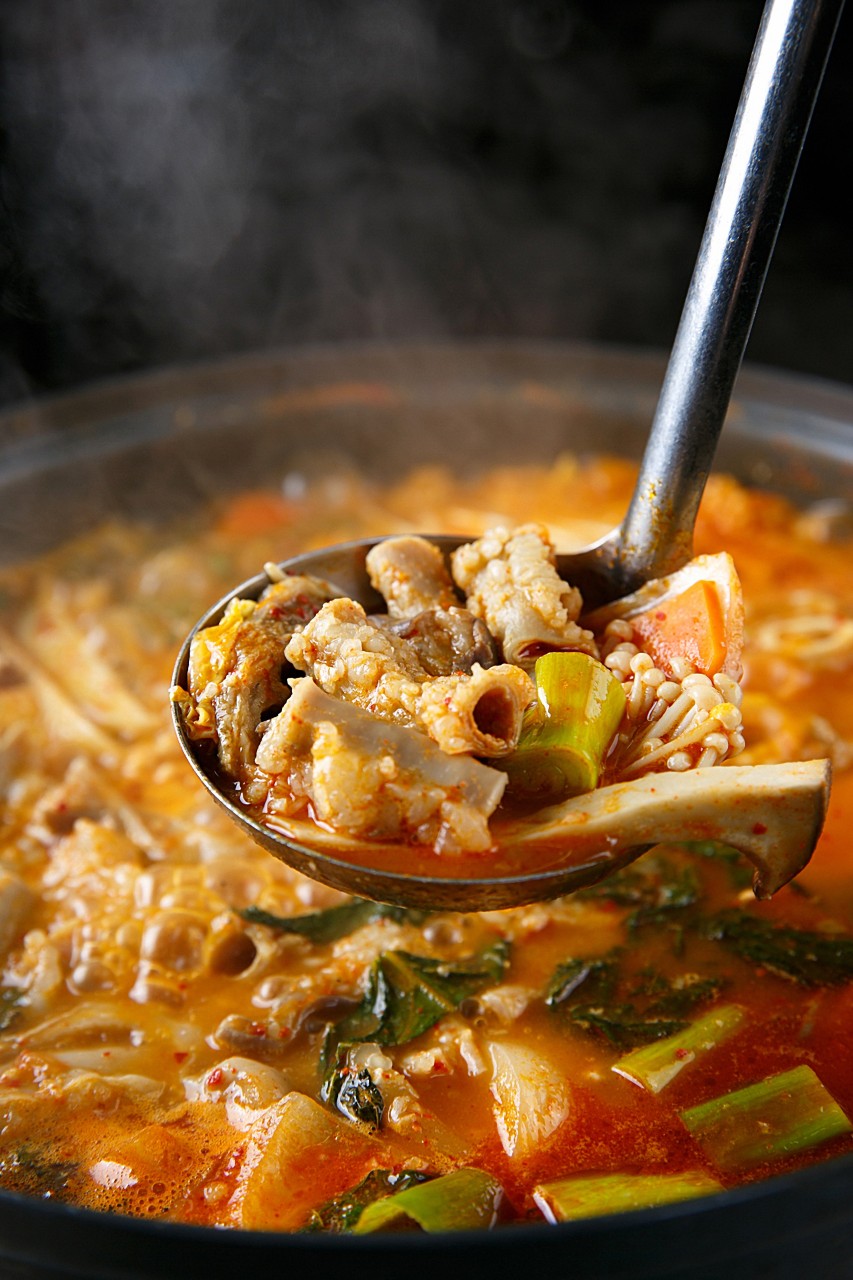 푸짐한 소곱창전골1kg 진한 육수에 푸짐하게 담긴 소곱창,온 가족이 함께 즐기는 맛 - 상품 이미지
