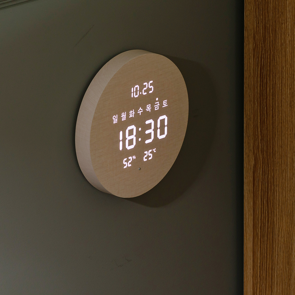 플라이토 무선 LED 벽시계 인테리어 무소음 디지털 전자 온습도 벽걸이 루나데이 19cm