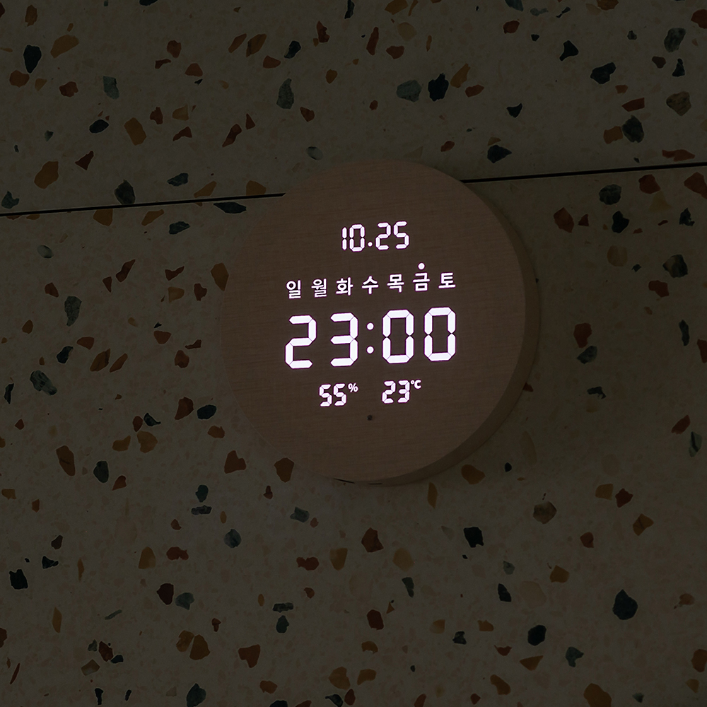 플라이토 무선 LED 벽시계 인테리어 무소음 디지털 전자 온습도 벽걸이 루나데이 19cm