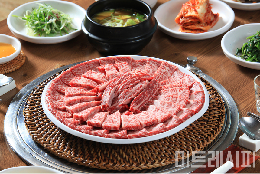 프리미엄 투플러스 나인 웻에이징 숙성한우 선물세트 (2kg) 채끝 등심 안심 살치 추석 이미지 8
