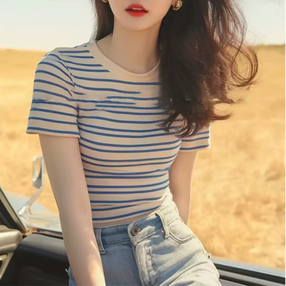 텐트밖은 유럽 이탈리아 3화 이주빈 티셔츠 반팔 스트라이프 슬림핏 의상 옷 패션 - 메인 이미지