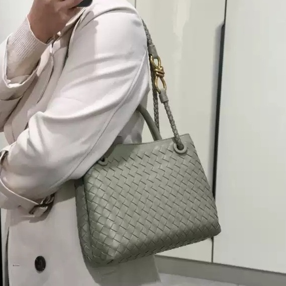 이시영 토트백 가방 인스타그램 버킷백 대용량 의상 옷 패션 - 메인 이미지