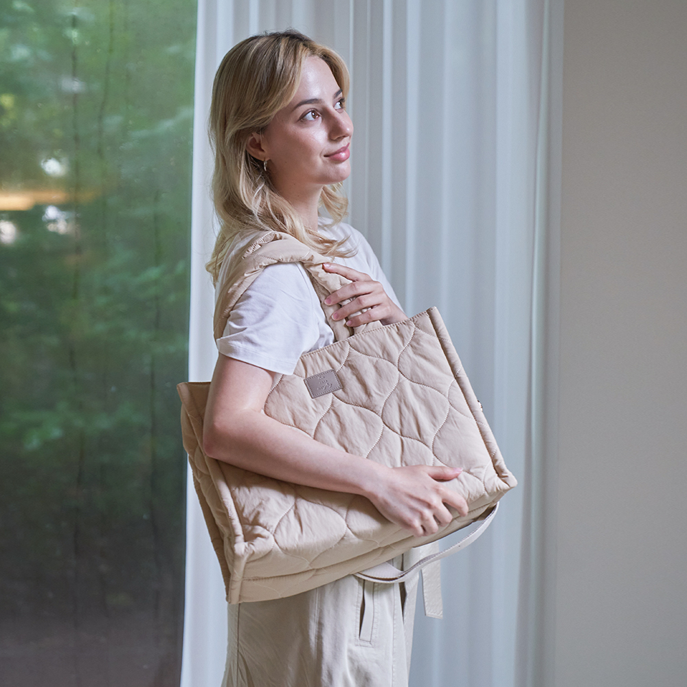 마롤로뜨 패딩 기저귀 가방 생활방수 아기 가벼운 국민 숄더백 M 베이지